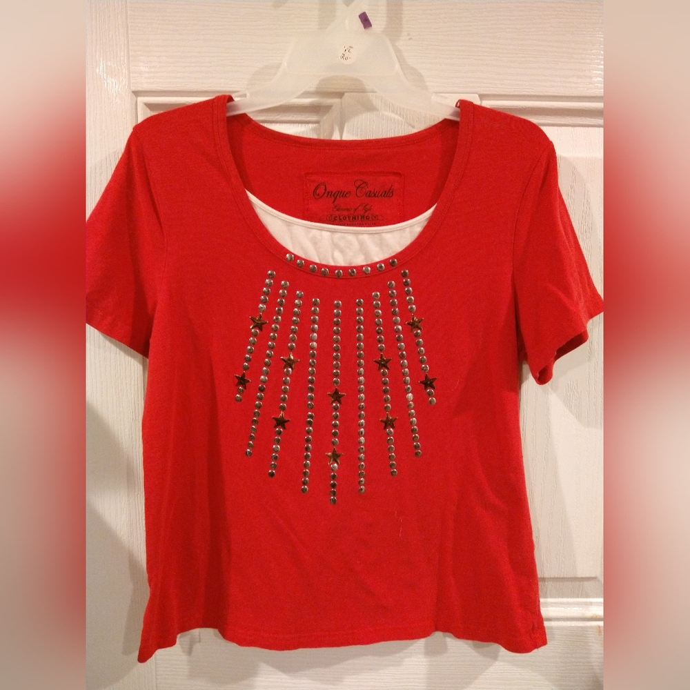 Women's top. 18 x23